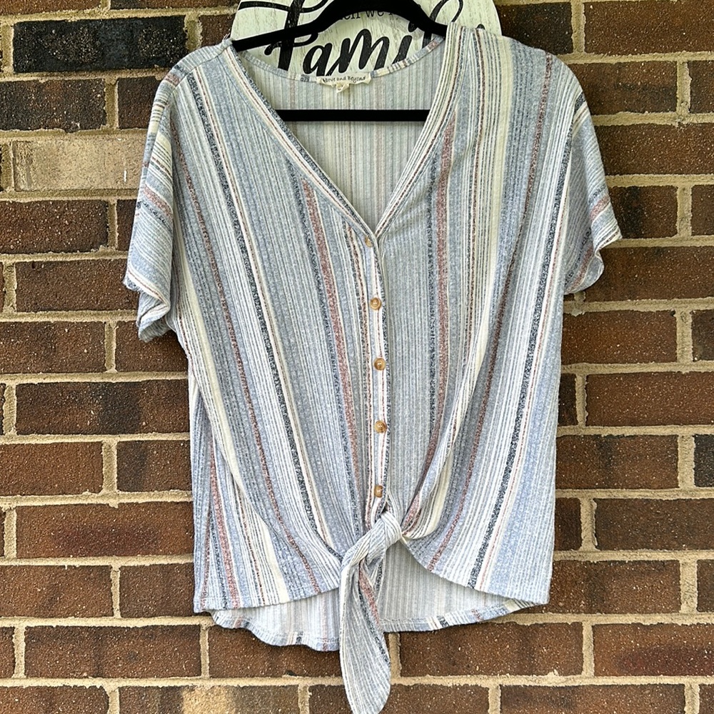 Fun tie knot top